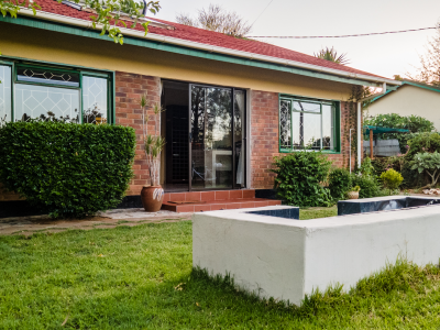 Birdville BnB Guesthouse - from BWP 300