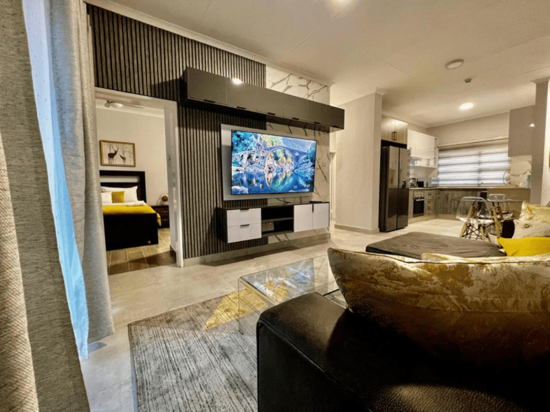 DeeLops Apartment 304 @Sarona City - from BWP 1500