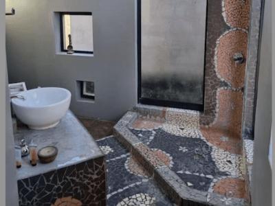 Hackberry House Bushwillow Cottage - from BWP 760