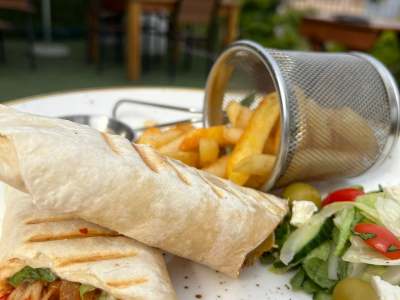 D'Nest Bar & Grill