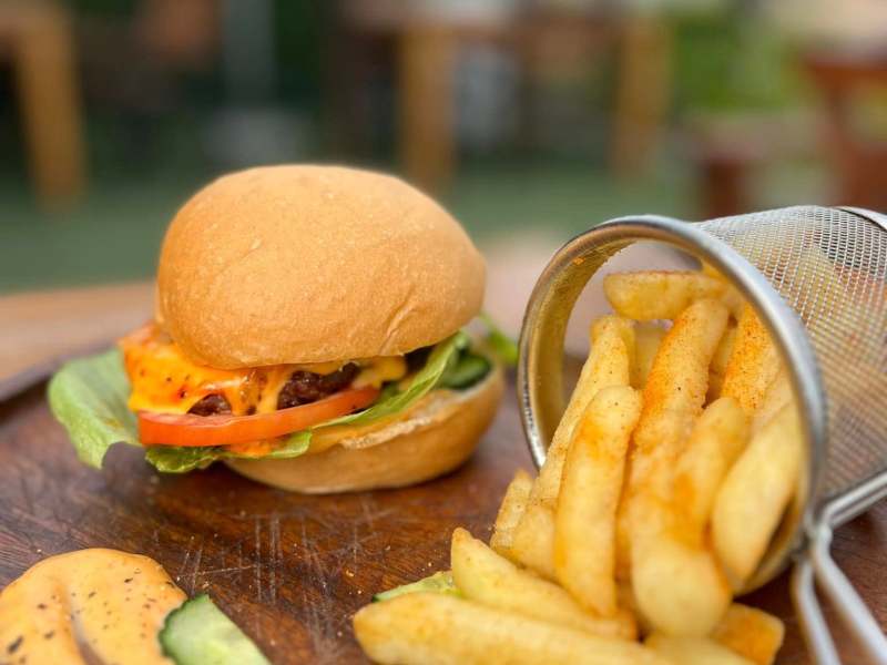 D'Nest Bar & Grill
