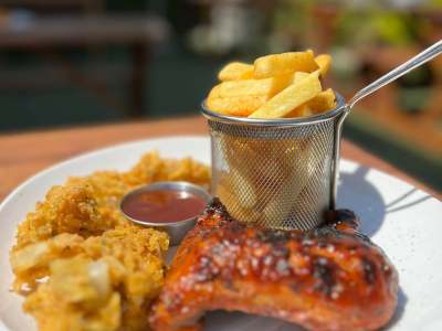 D'Nest Bar & Grill