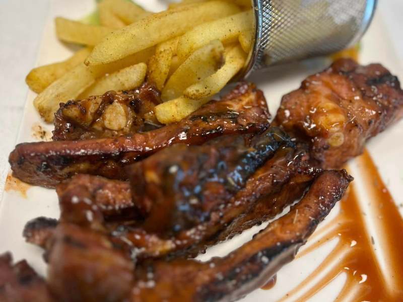 D'Nest Bar & Grill