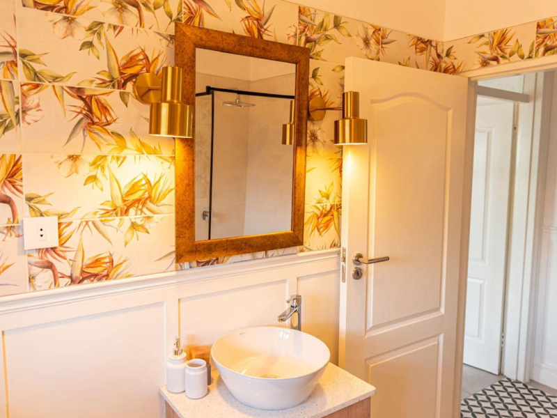 Almond Pine Luxury Villa - from BWP 1000
