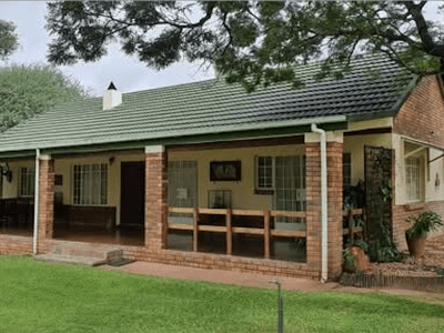 Woodlands Stop Over and Lodge - from BWP 750