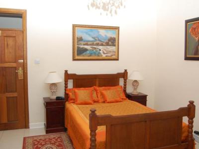 Falcon Crest Suites - from BWP 700