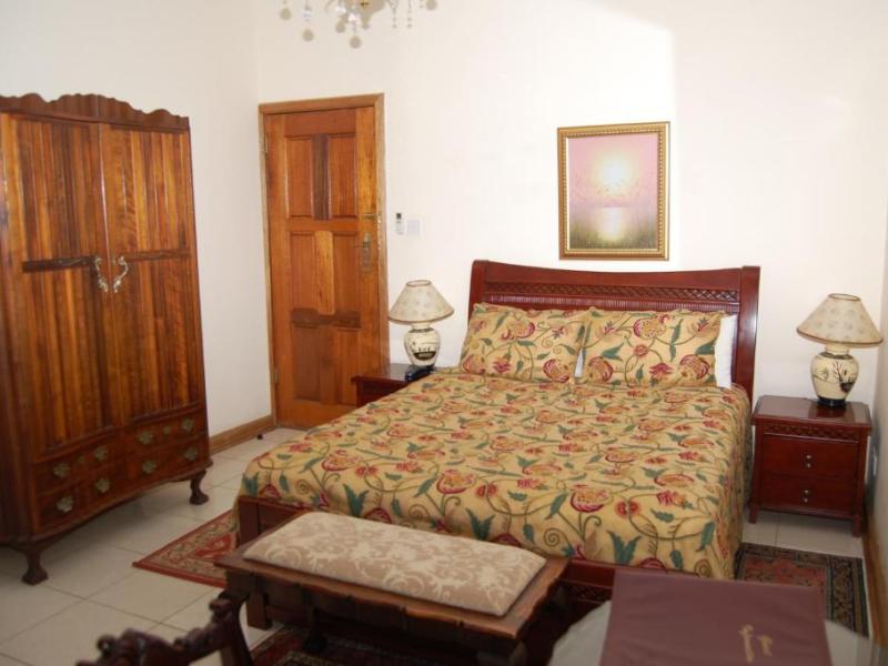 Falcon Crest Suites - from BWP 700