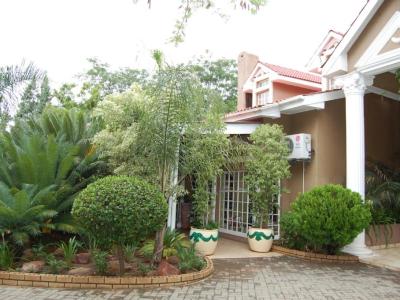 Falcon Crest Suites - from BWP 700