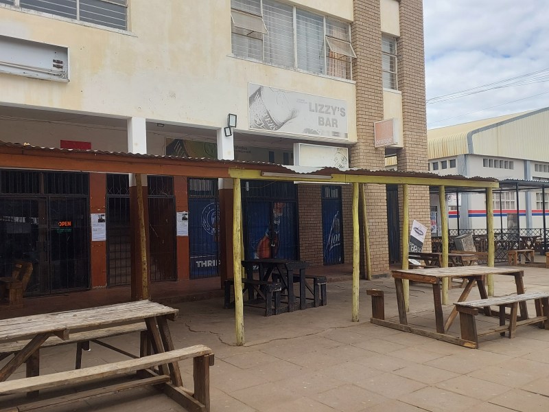 Lizzy’s Bar