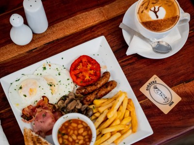 Thorn Tree Café